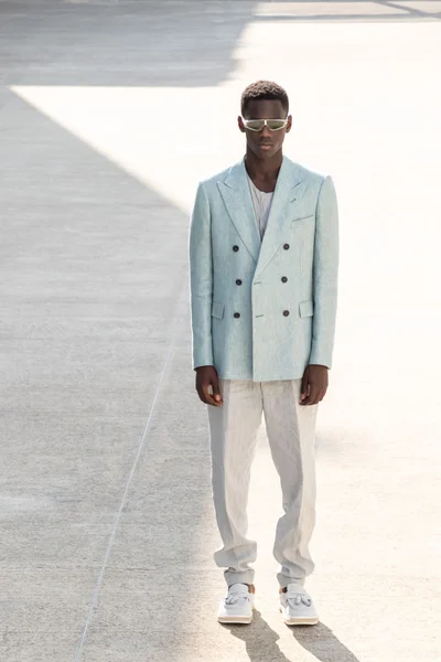 Look 12